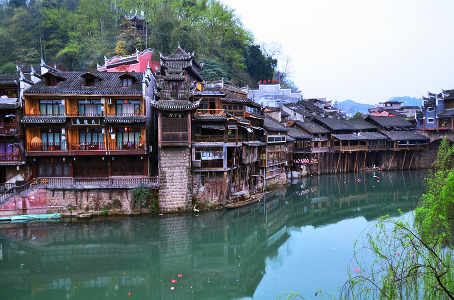  張家界國家森林公園、黃龍洞、鳳凰古城九景三晚四日游